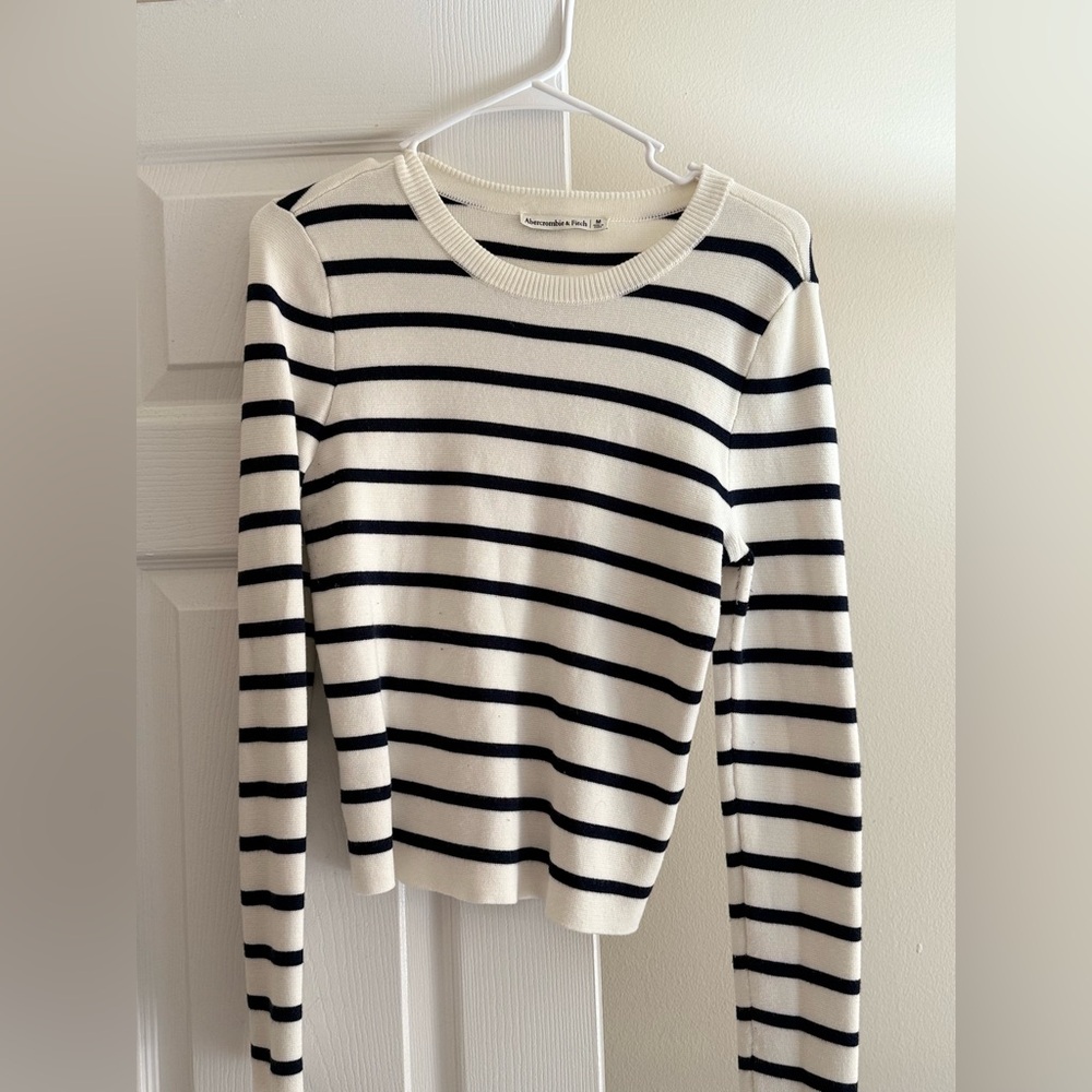 Abercrombie & Fitch Black and White Striped Sweater